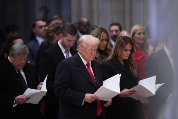 La obispa de Washington le amarga la misa a Trump