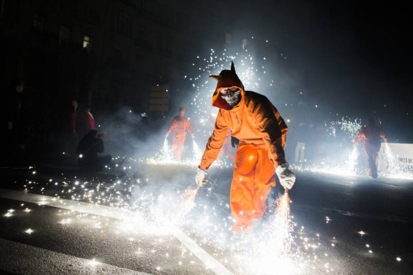 La lluvia retrasa la Cavalcada del Foc y desluce las últimas horas de las Fallas 2018