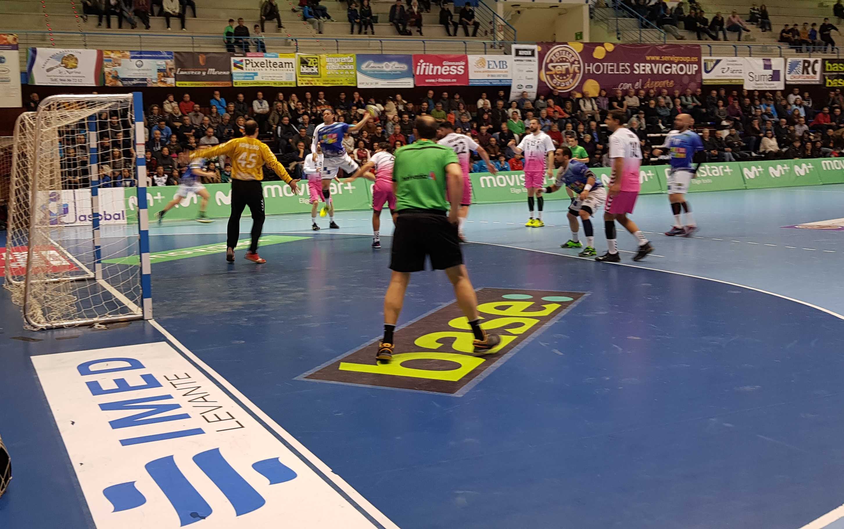 El Benidorm quiere engancharse en Pamplona a la lucha por Europa