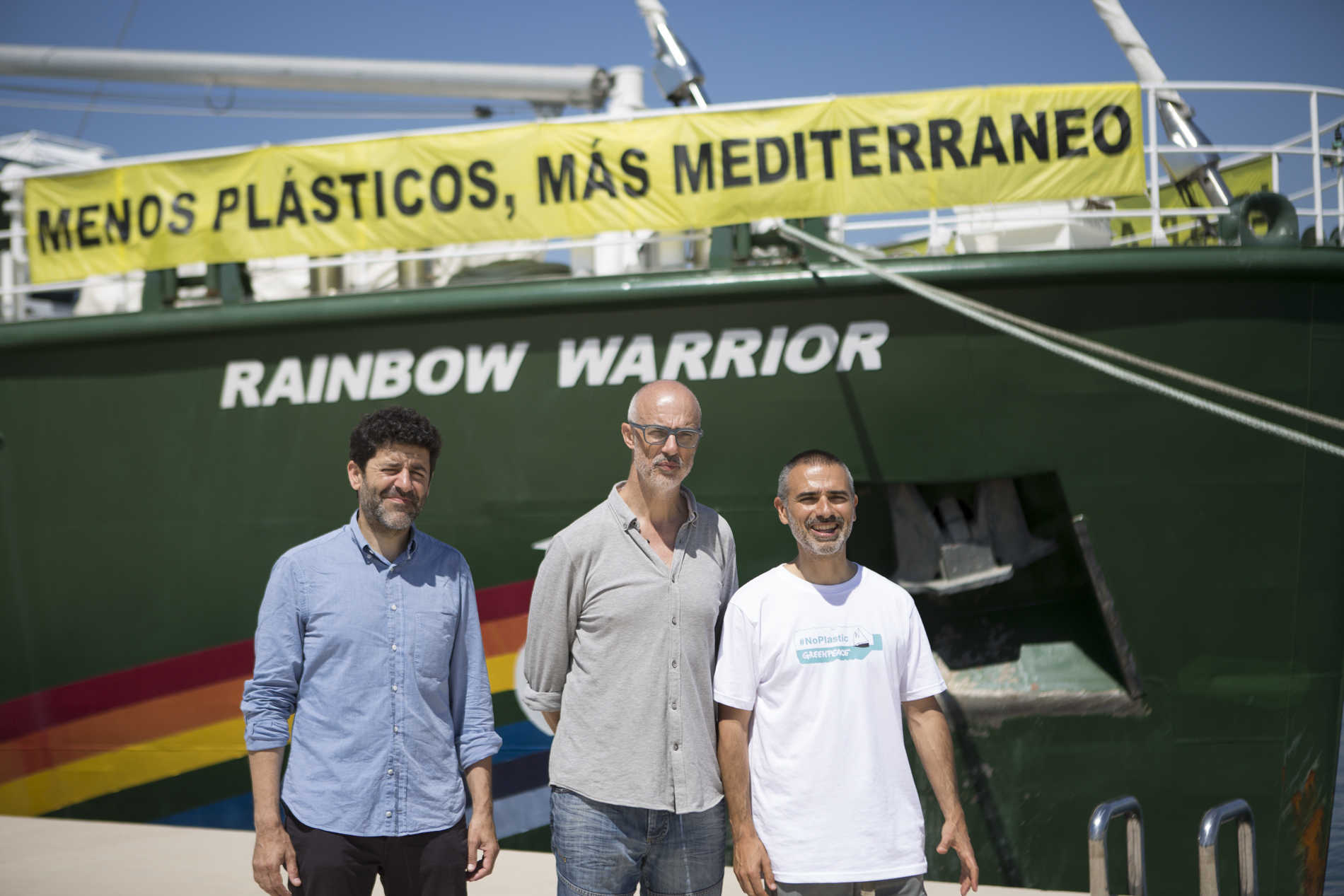 El 'Rainbow Warrior' de Greenpeace llega a València (Fotos: Estrella Jover)