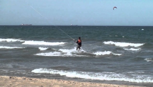 El Ayuntamiento de Valencia habilitará dos zonas para surfistas en El Perellonet