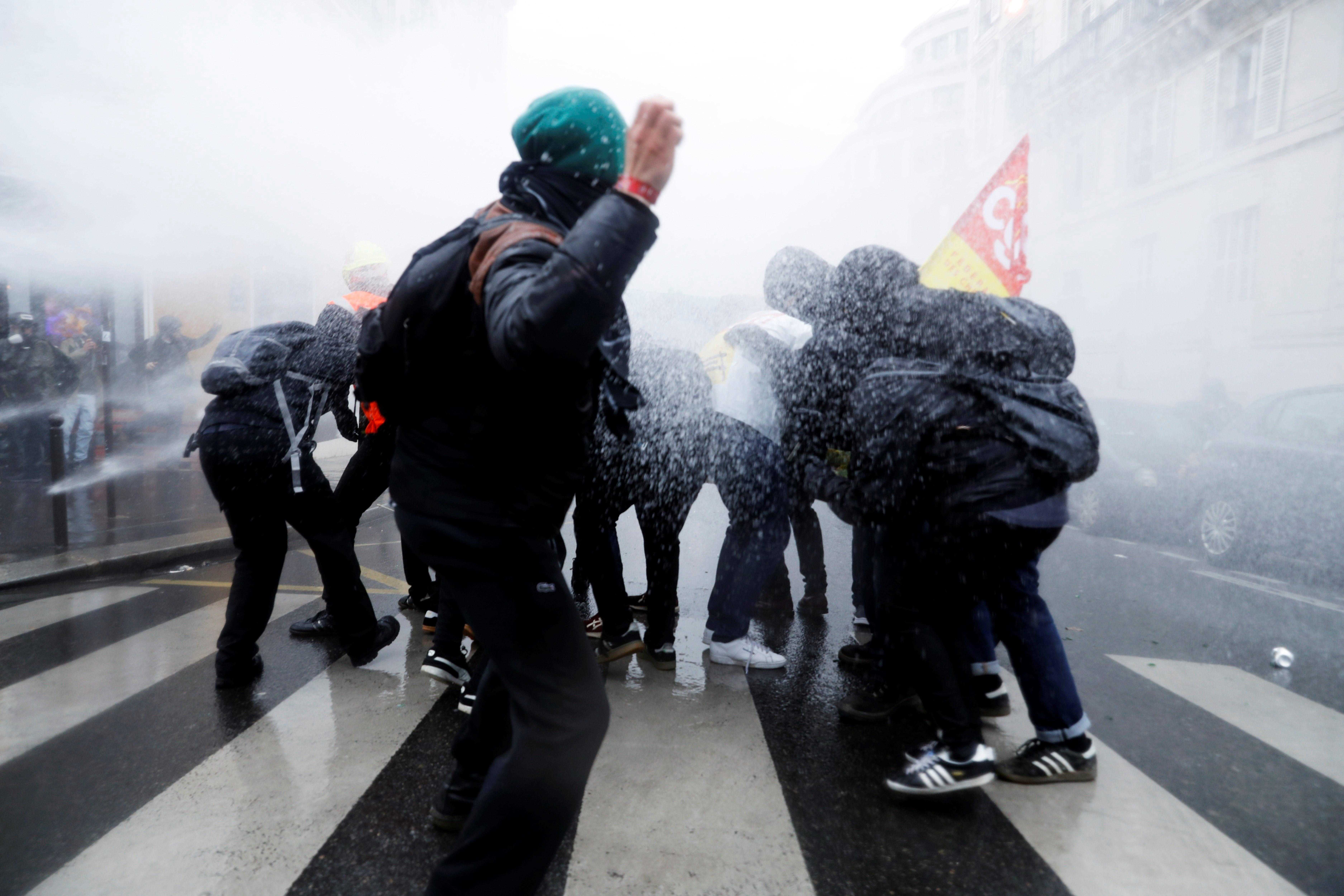 Francia vive la primera gran protesta social de la era Macron: 180 manifestaciones paralizan el país