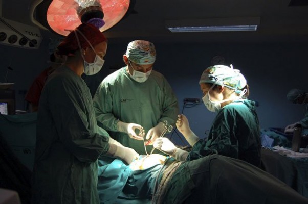 Médicos, las TIC, profesiones técnicas y profesores, los que tienen menos paro en España