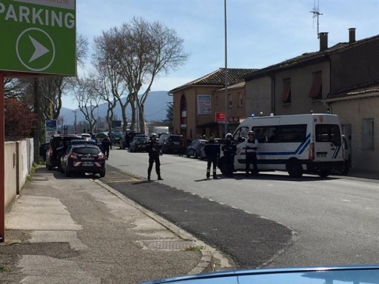 Abatido el terrorista que se ha atrincherado en un súper en Francia y ha matado a tres rehenes