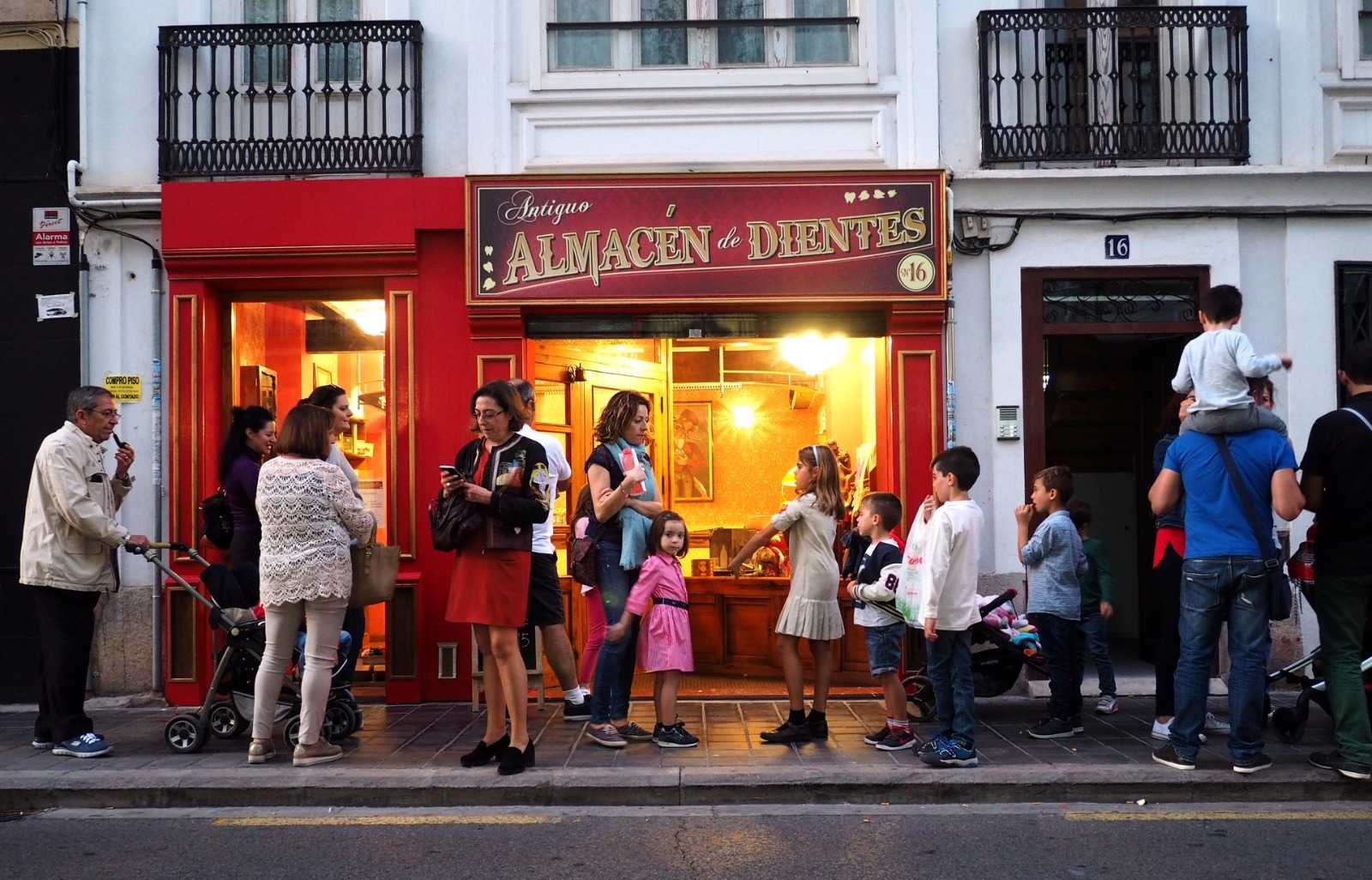 El ratolí Pérez instal·la en València el seu magatzem mundial de dents