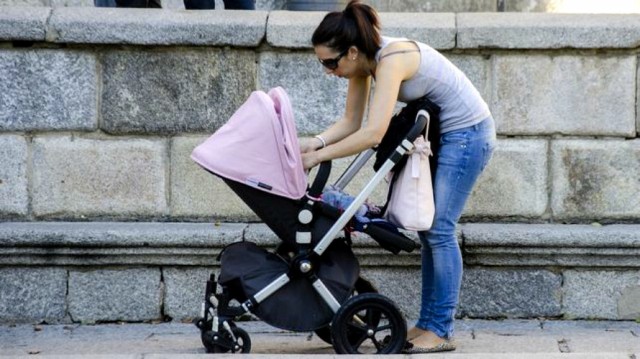El Consell regula y amplía la consideración de familia monoparental
