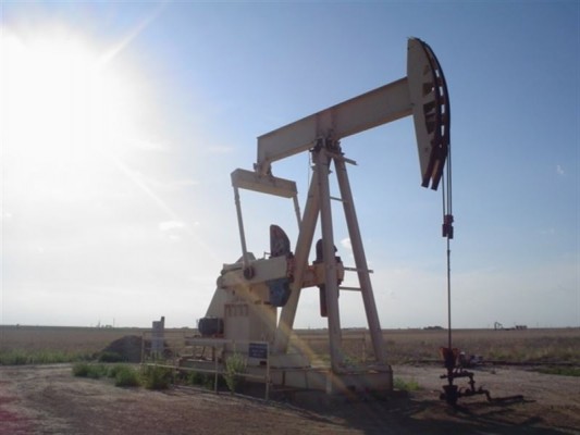 La economía mundial seguirá dependiendo de los combustibles fósiles, según un estudio