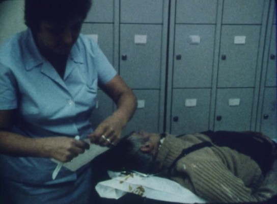 Alcoholismo, soledad y desarraigo: tres semanas en las urgencias de un hospital berlinés de los 80