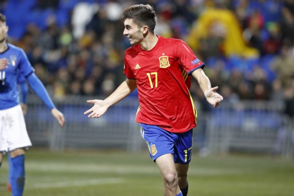 Ferran Torres asiste en la goleada de España, que se jugará el billete al Europeo con Francia