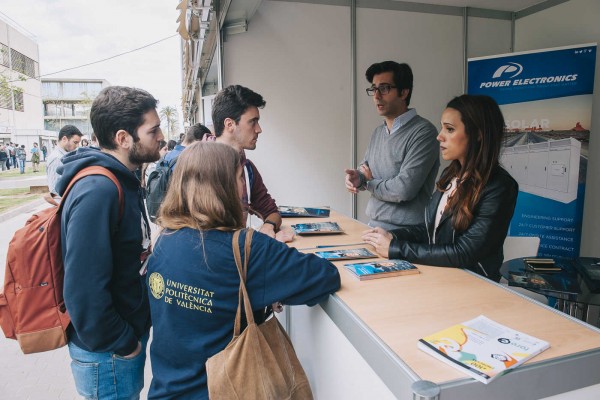 Más de cien empresas participan en el Foro de Empleo y Emprendimiento
de la UPV (Fotos: KIKE TABERNER)
