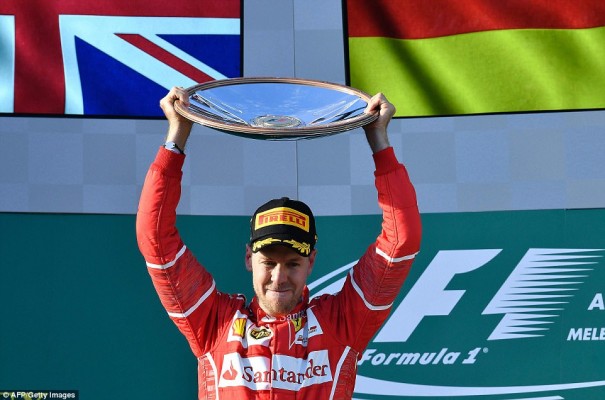 La estrategia de Vettel le da el triunfo sobre Hamilton