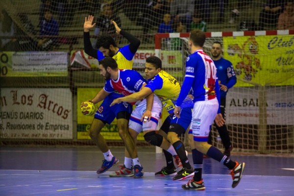 Agustinos gana en Aranda y se acerca a la permanencia