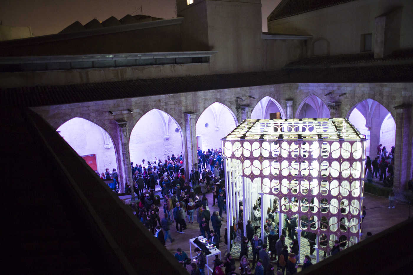 La 'falla' del Burning Man ilumina el Centre del Carme (Fotos: Estrella Jover)