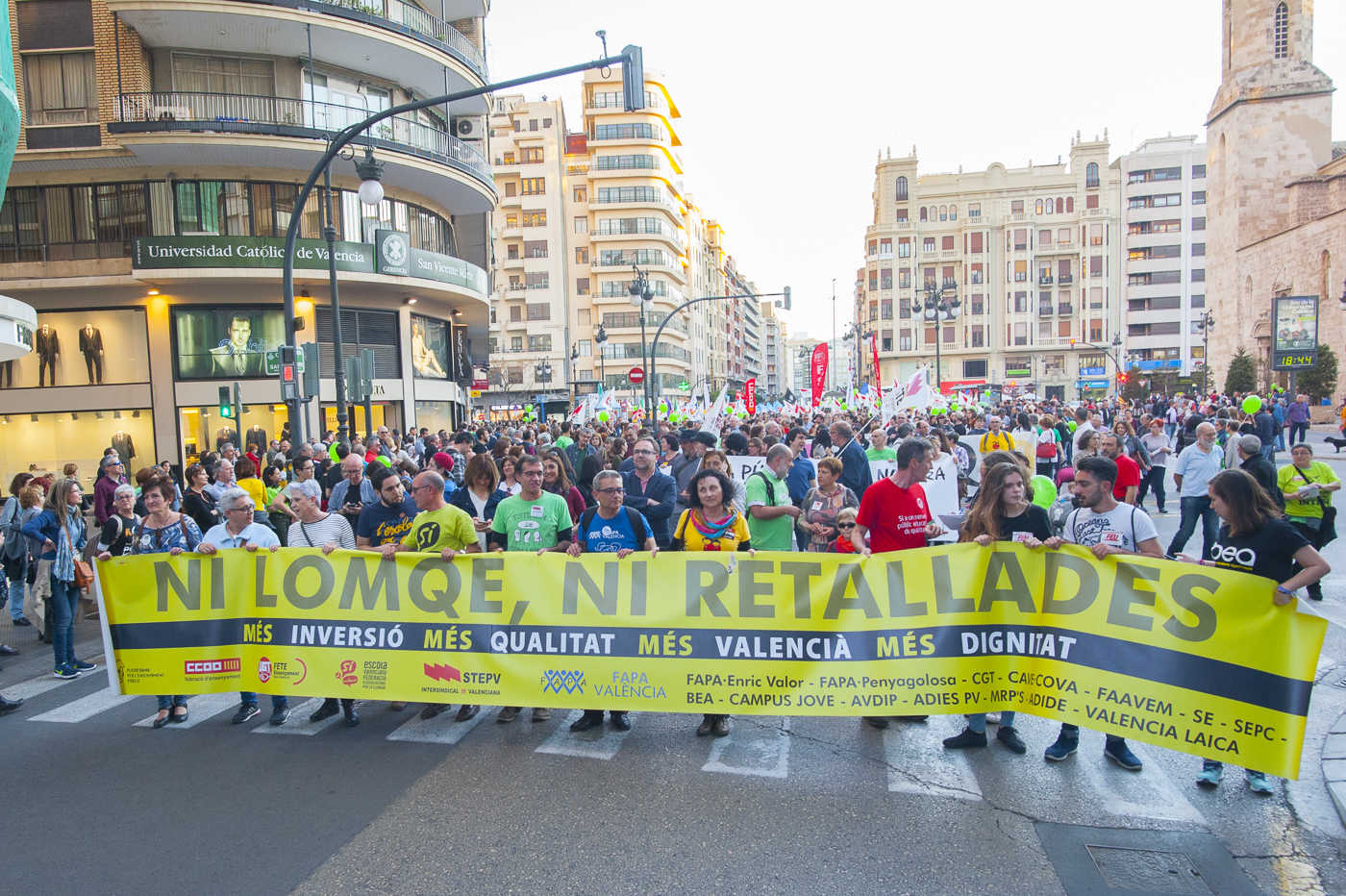 Huelga de educación en València contra la Lomce y la interinidad (Fotos: KIKE TABERNER)
