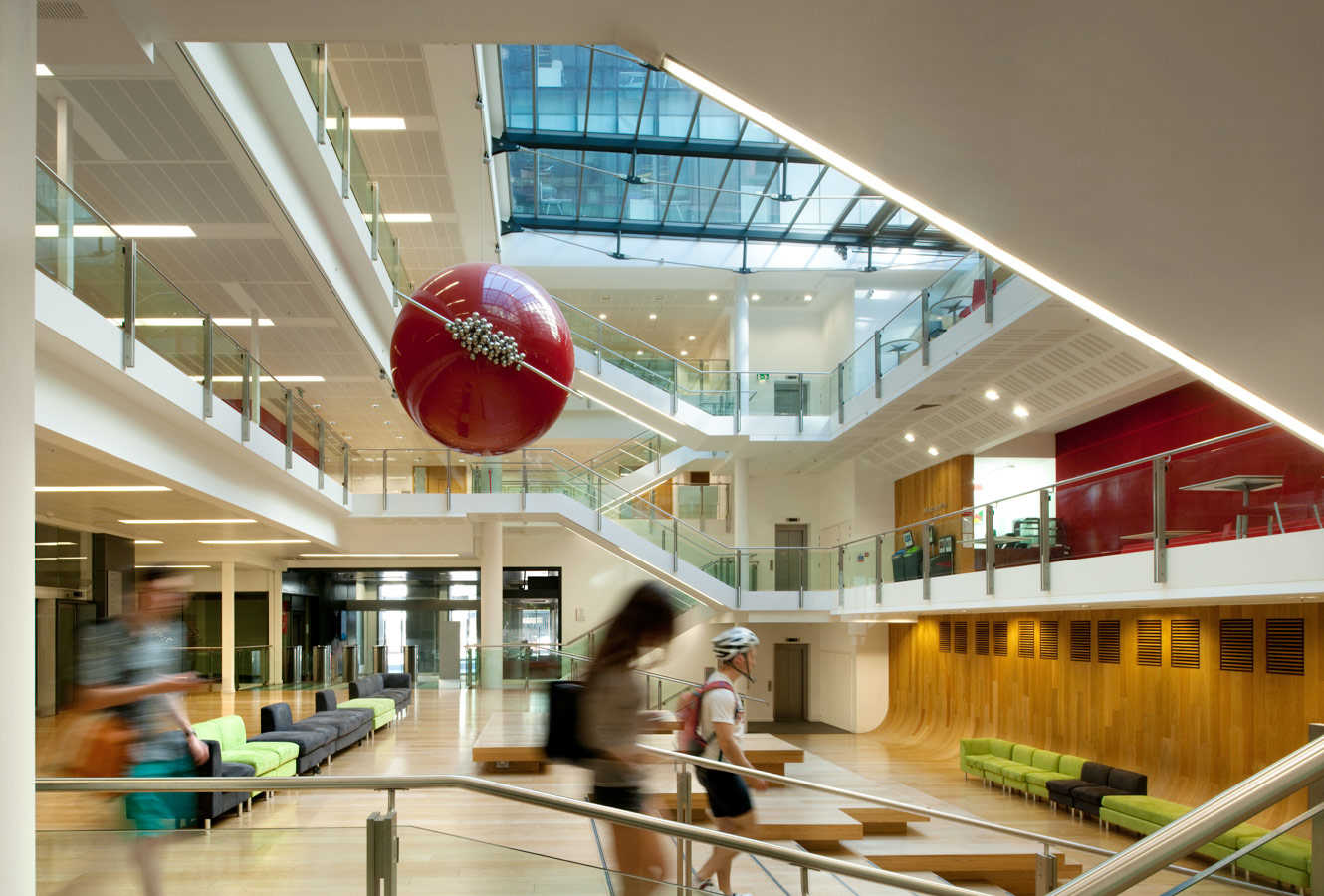 La London School of Economics se interesa por la política del Consell en territorio, transporte y hogar