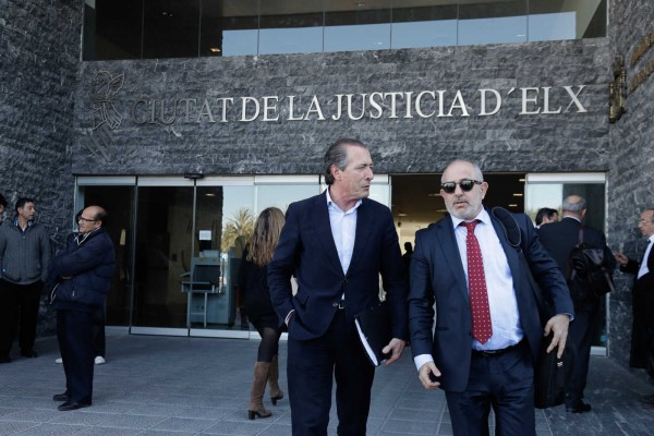 Miguel Zaragoza hace reír al fiscal: su hermana hacía 'novillos' en la clínica de Santa Pola y dice que no lo sabía