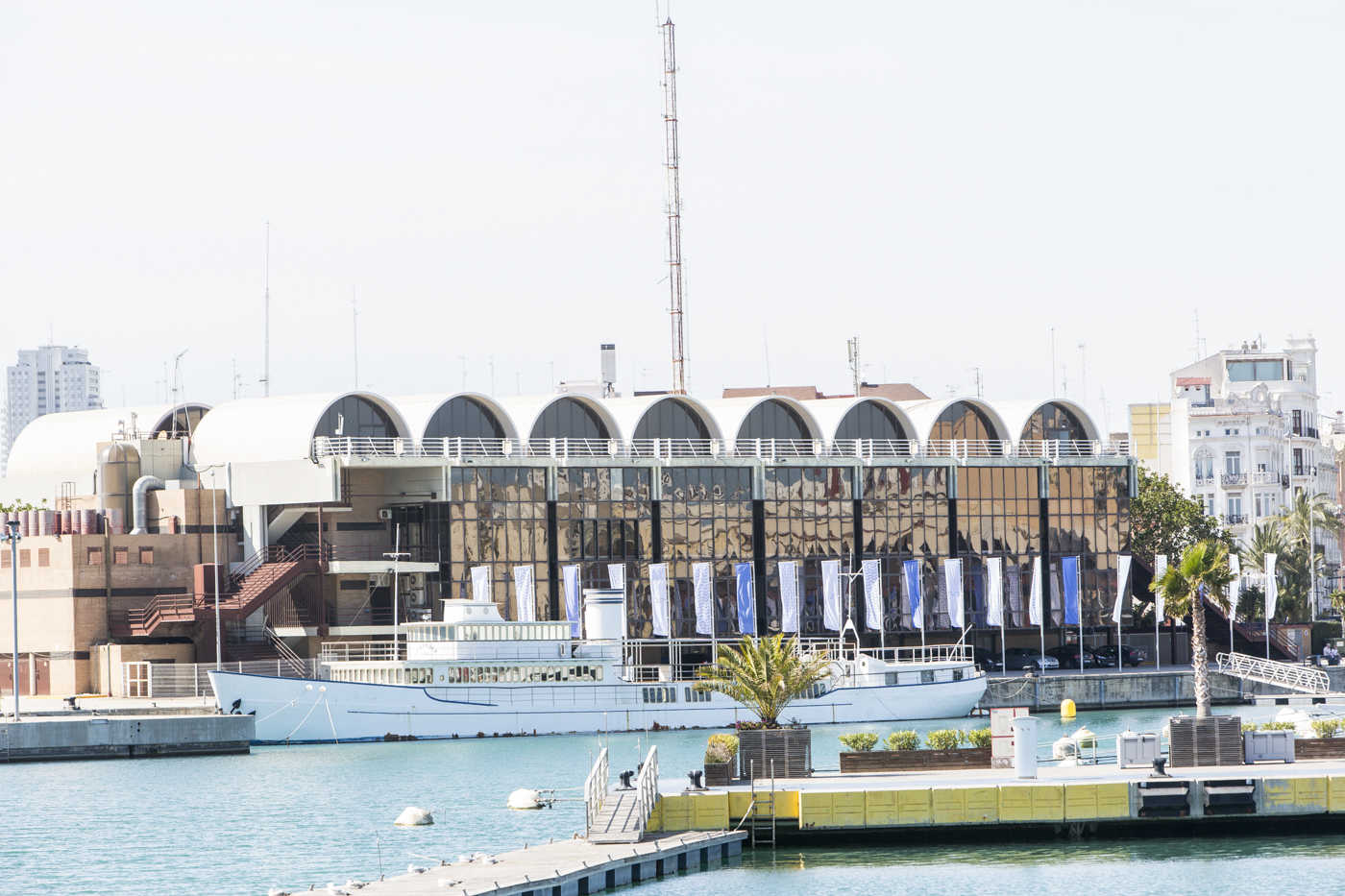 València firma los convenios con las universidades y Redit para avanzar en el enclave tecnológico de La Marina