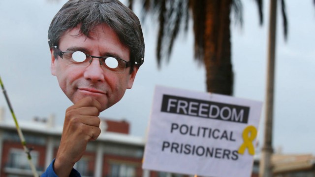 La ultraderecha alemana visita a Puigdemont en la cárcel: 