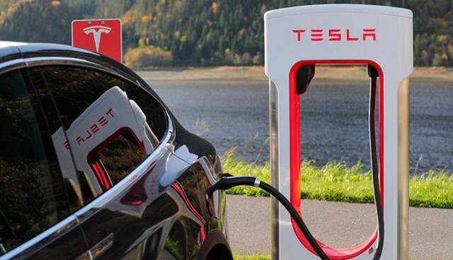 Tesla instalará en Cuenca el primer punto de carga rápida de vehículos eléctricos
