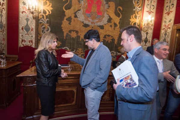 Nadie se fía de nadie en el Ayuntamiento de Alicante: el voto 15 sigue en el aire