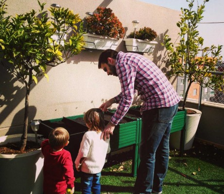 Micro-horts urbans per convertir les finestres i els balcons en espais comestibles  
