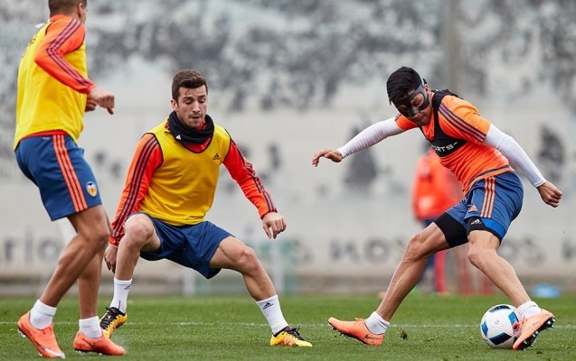 Paco Alcácer y Enzo Pérez, directos al once