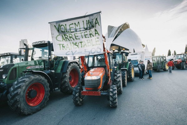 Tractorada en protesta por la modificación de la CV-500 (Fotos: Kike Taberner)
