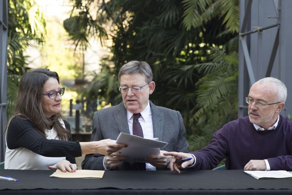 Firma de la ampliación del Pacto del Botánico (Foto: MARGA FERRER)