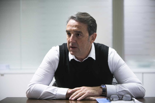 Sanidad despide a varios directivos de La Ribera, entre ellos el gerente Javier Palau