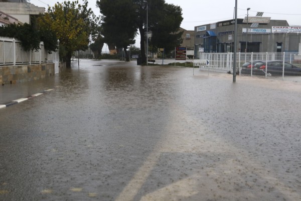 Orihuela alcanza en cuatro horas los 49 litros por metro cuadrado