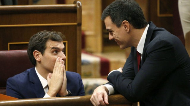 Rivera exige al PSOE el apoyo a los PGE de Rajoy y Sánchez se cierra en banda
