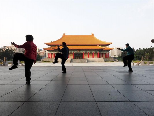 El tai chi es tan bueno e incluso mejor que el ejercicio aeróbico para controlar el dolor crónico