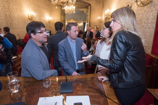 Montesinos 'limpia' su imagen frente a la 'Gürtel socialista' para negociar su investidura  