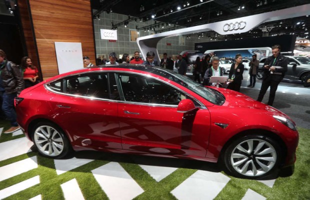 Tesla fabrica 2.020 unidades del Model 3 en una semana