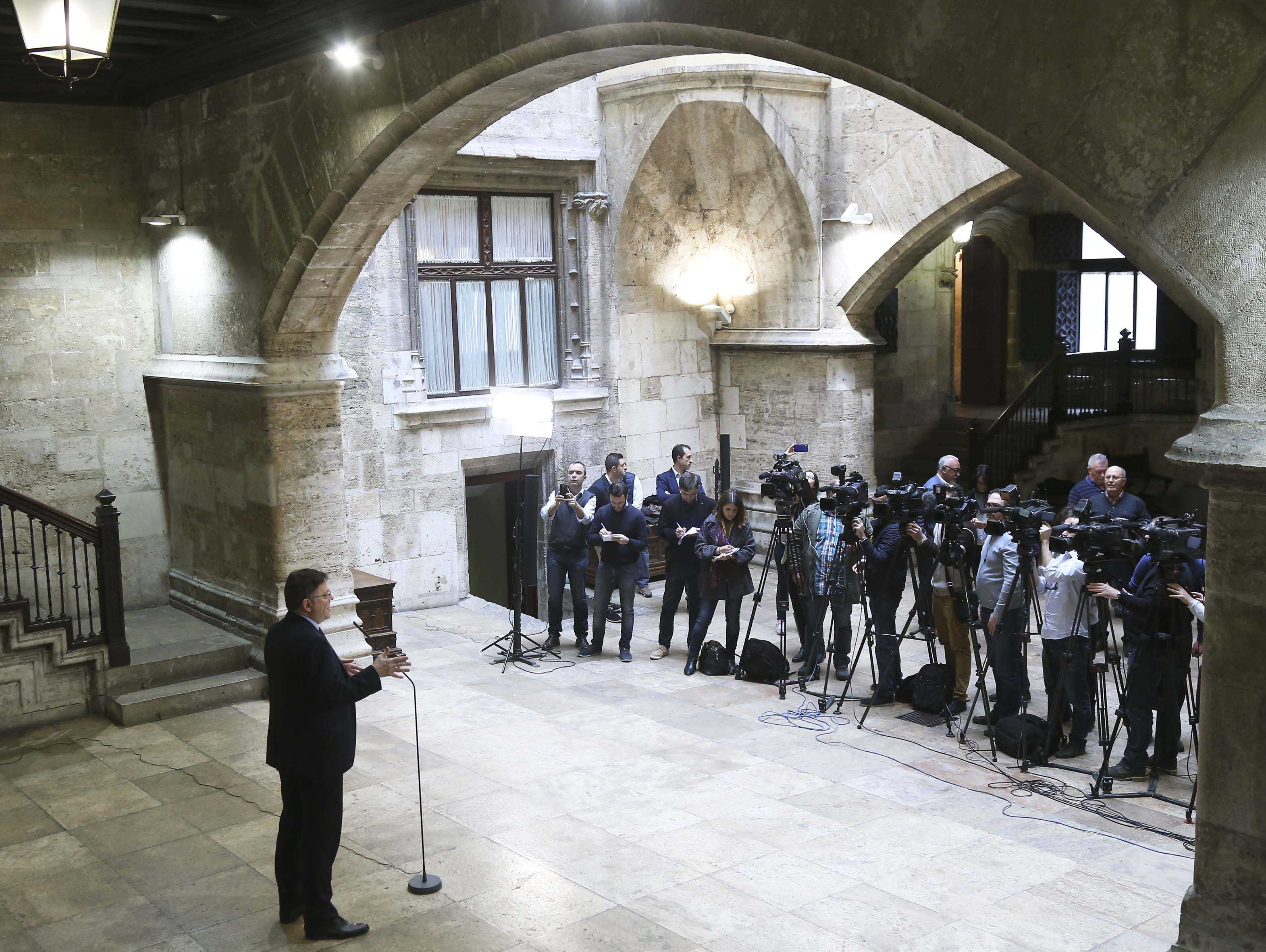 Puig reacciona para ganar visibilidad frente a Oltra y aglutinar la exigencia de la financiación