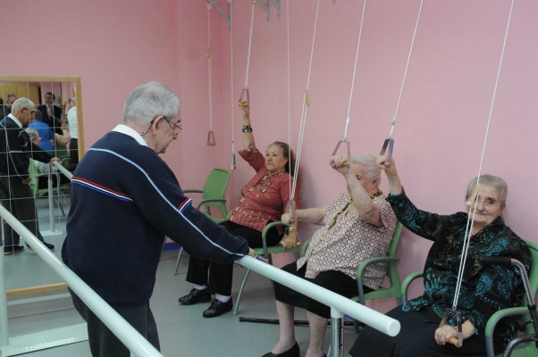 El estiramiento regular mejora los músculos en personas mayores
