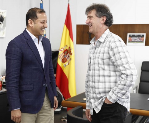 Kempes vuelve a indultar al Valencia