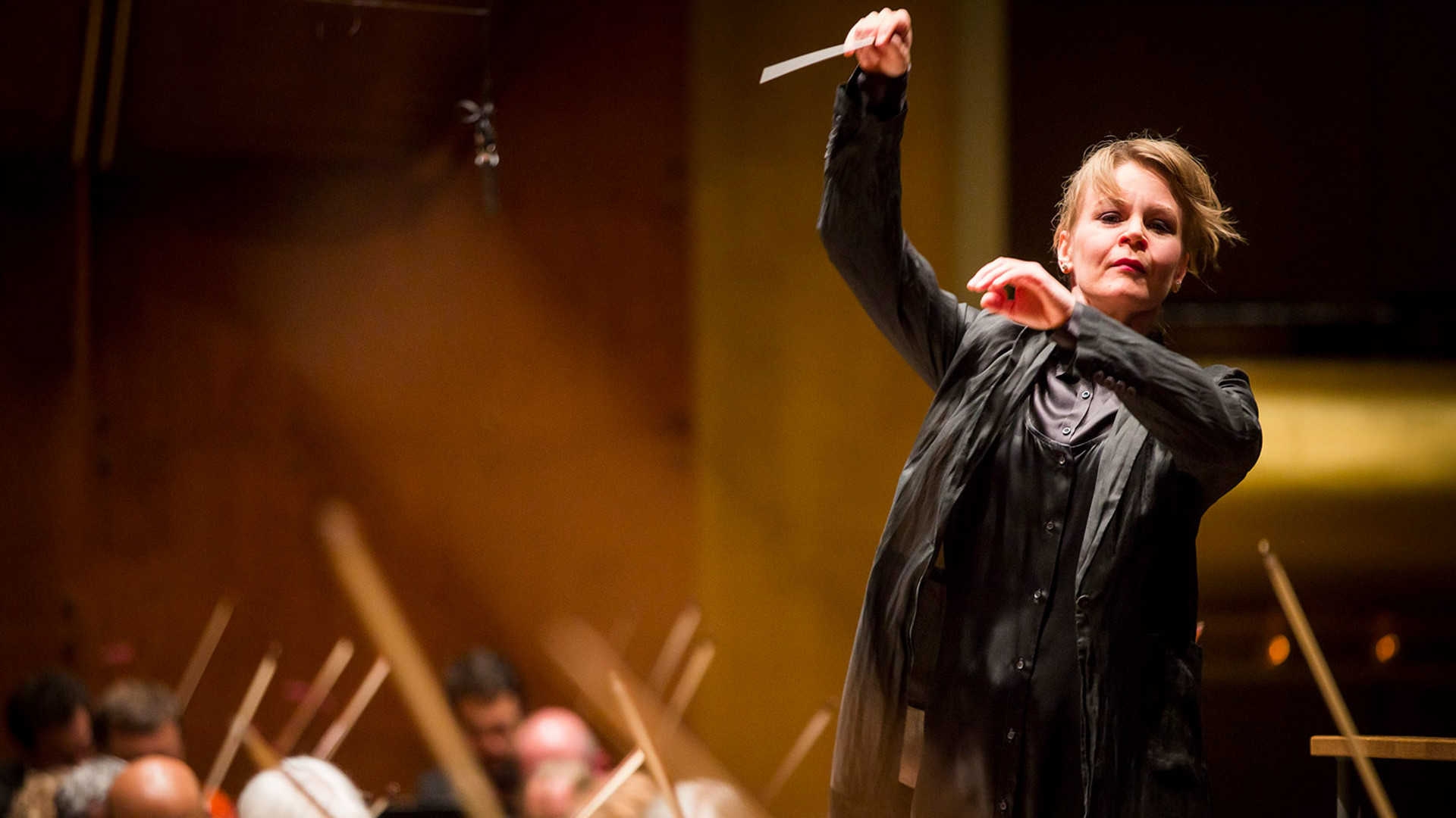 Susanna Mälkki dirige, en Valencia y Londres, a una de las más importantes orquestas británicas