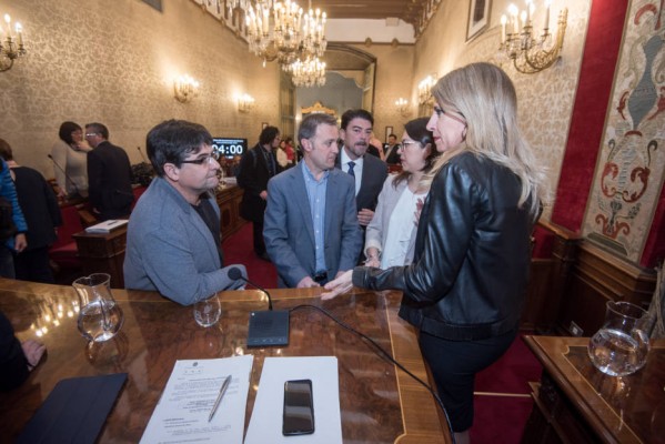 Cs aprieta al PSPV y aboca a Montesinos a salvar su investidura solo con los ediles no adscritos