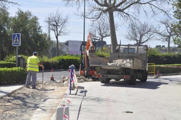 Iniciadas las obras de reparación del carril bici y generación de nuevas
ciclo-calles en la Eliana