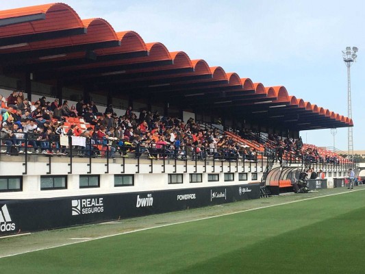 La afición ovaciona a Marcelino y se vuelca con el equipo en Paterna