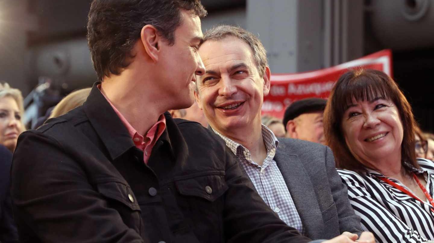 Pedro Sánchez, José Luis Rodríguez Zapatero y Cristina Narbona, en un acto reciente. Foto: EFE - 