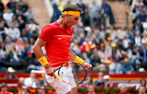 Rafa Nadal arrolla a Kolhschreiber e iguala la eliminatoria