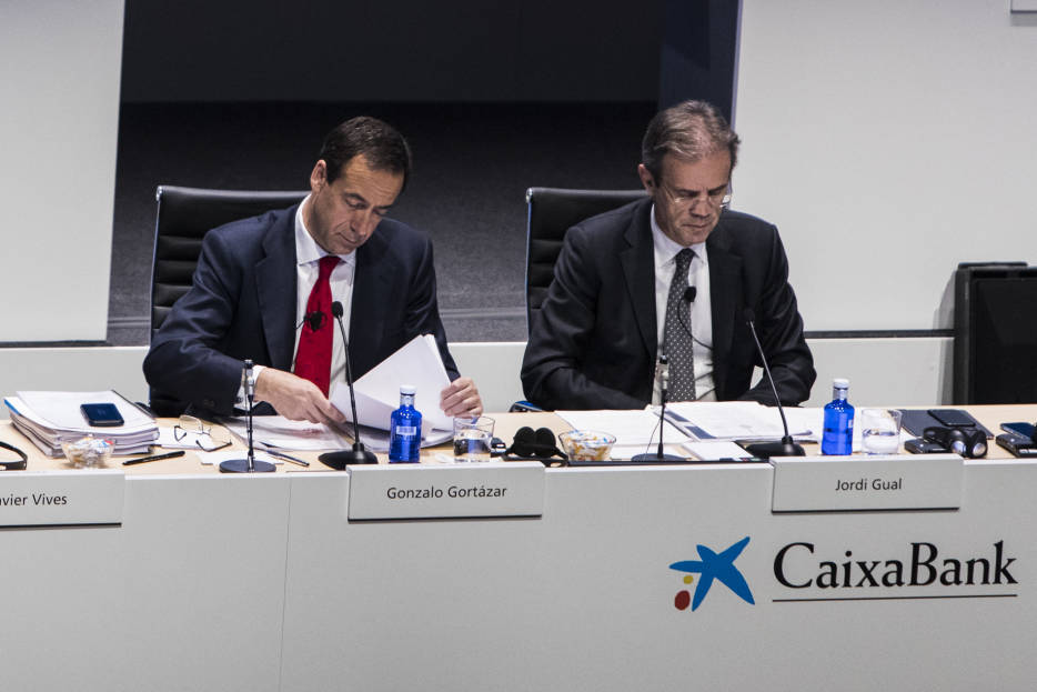 Poca presencia y muchos guiños a la ciudad: así fue la primera junta de CaixaBank en València