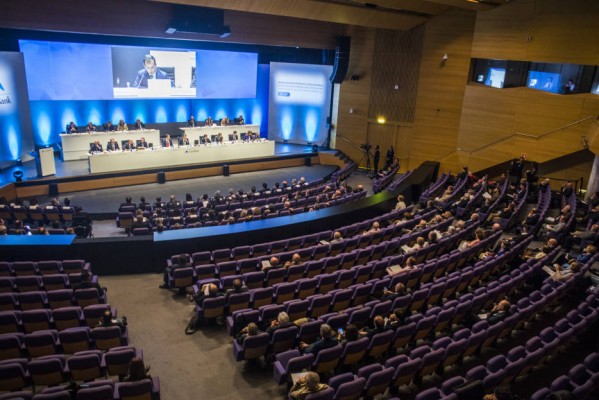 La Junta de Accionistas de Caixabank aprueba el cambio de su sede social a València con un 99,9% de votos a favor