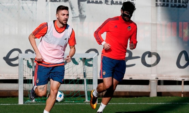 Abdennour y Siqueira se ejercitan con el grupo