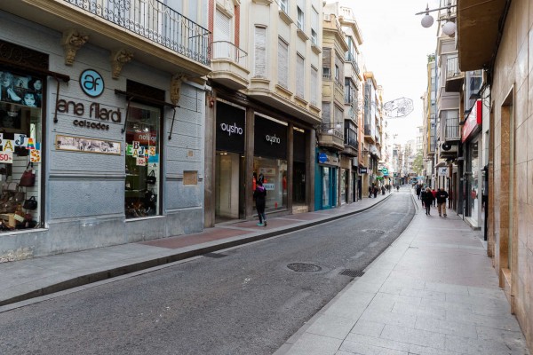 Elche hace un guiño a los comerciantes del centro: descuento en el parking para clientes