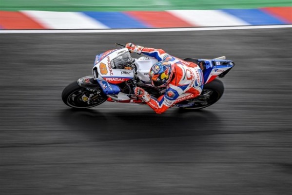 Miller sorprende y arrebata la pole a Pedrosa en Argentina