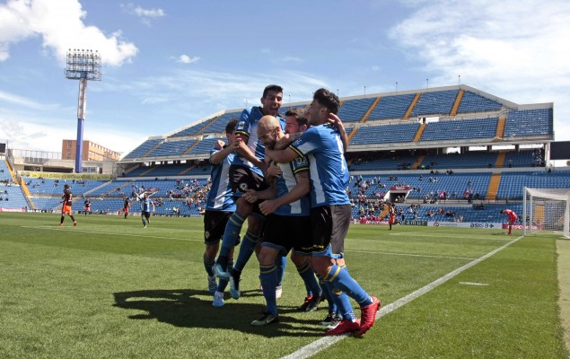 El Hércules frena su caída con una goleada al Mestalla