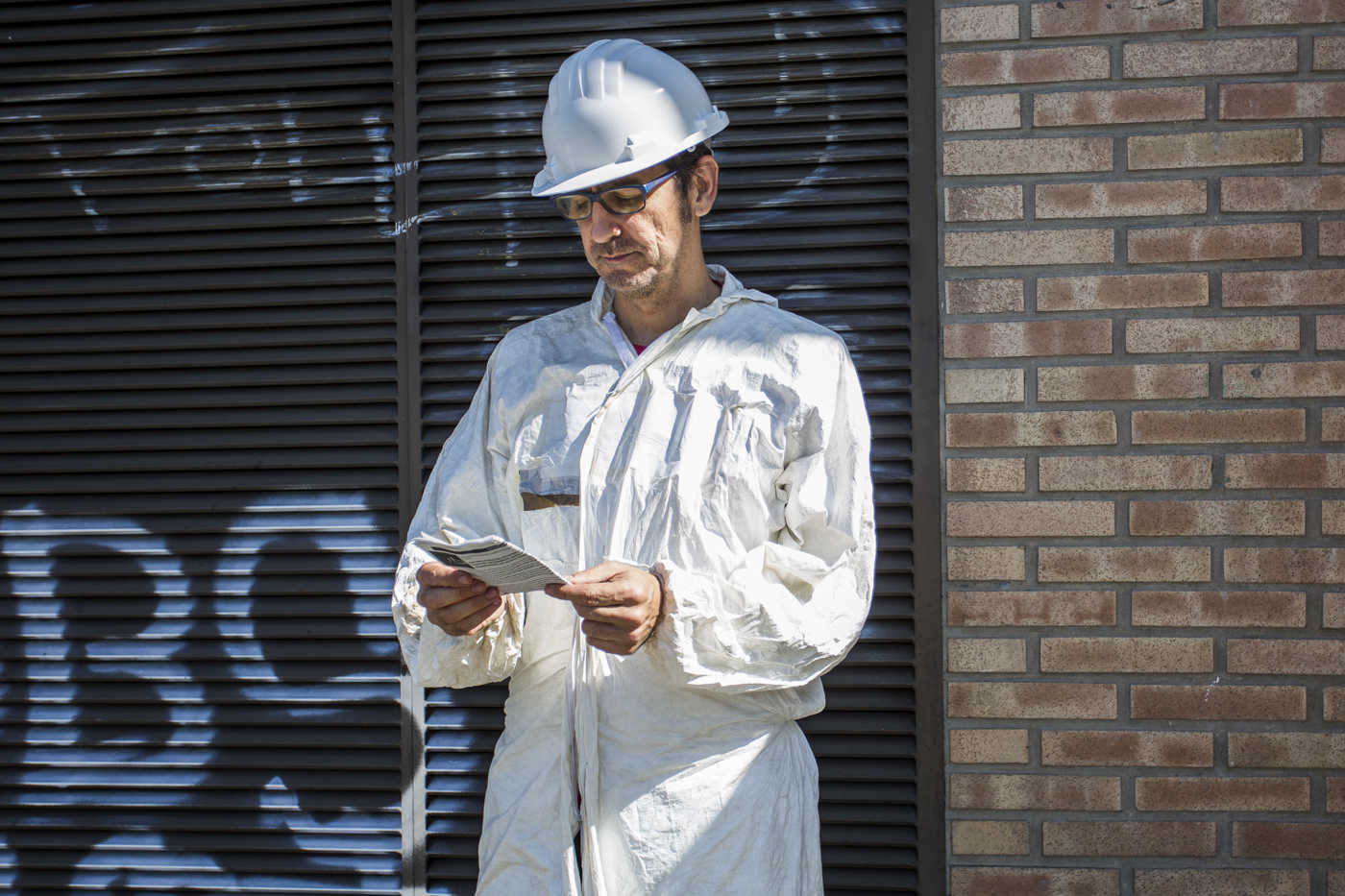 Antimilitaristas ocupan el consulado ruso en Valencia por bombardeo de Alepo (Fotos: EVA MÁÑEZ)